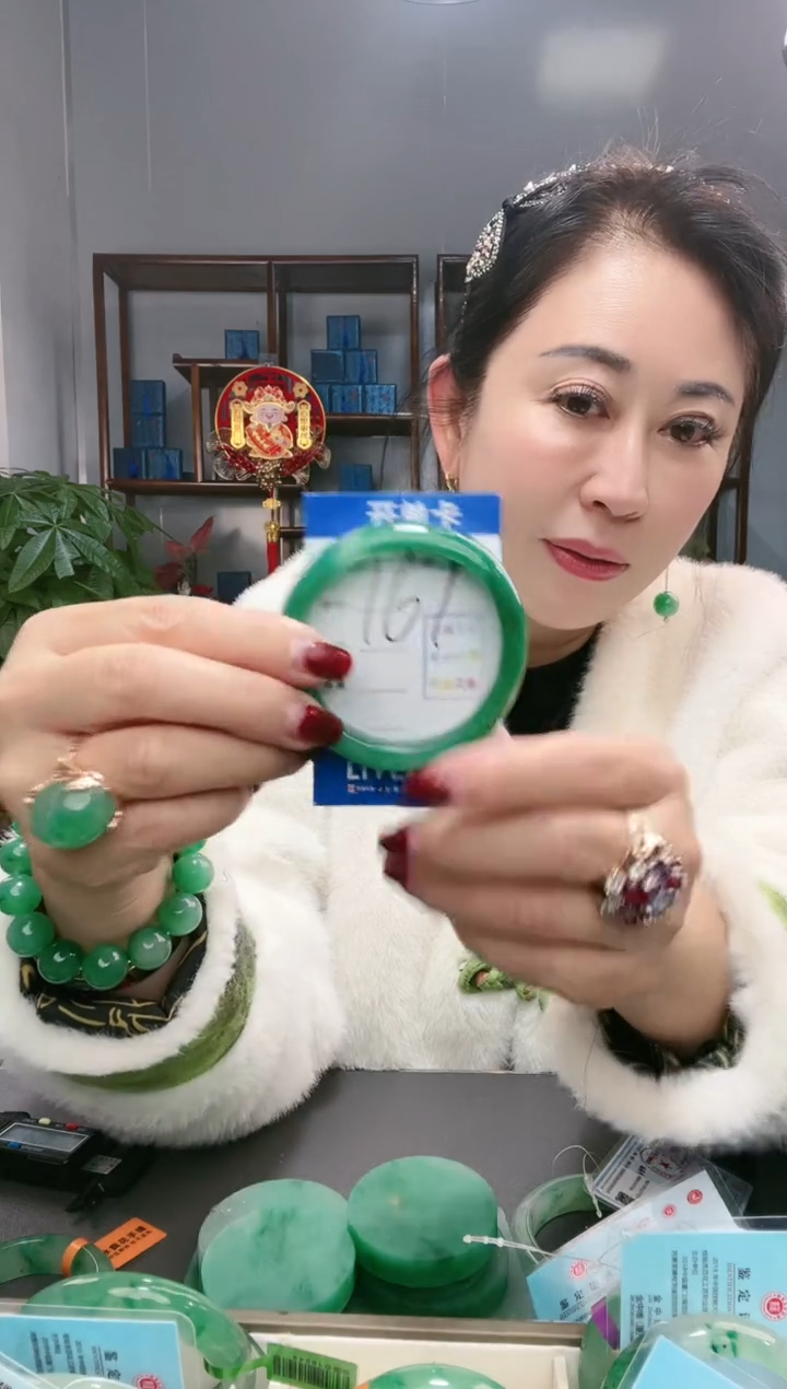 【闪购商品】石英质玉手镯未镶嵌非洲翠