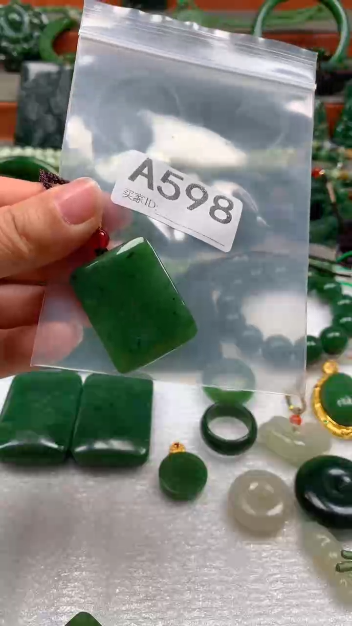 颈饰未镶嵌和田玉1