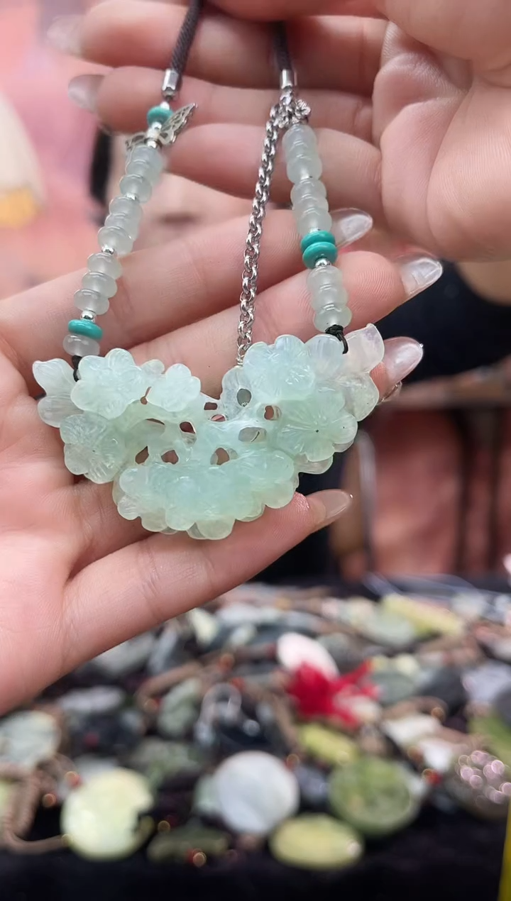 未镶嵌岫玉吊坠·