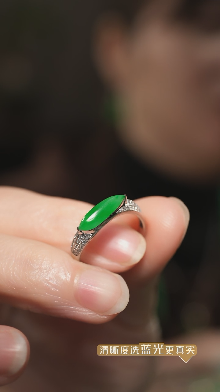 【闪购商品】翡翠戒指18K金镶嵌正阳绿翡翠随形戒指