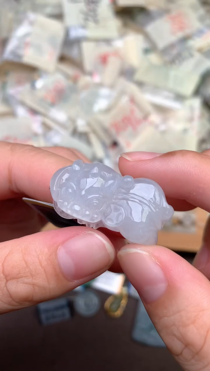 未镶嵌挂件翡翠 —