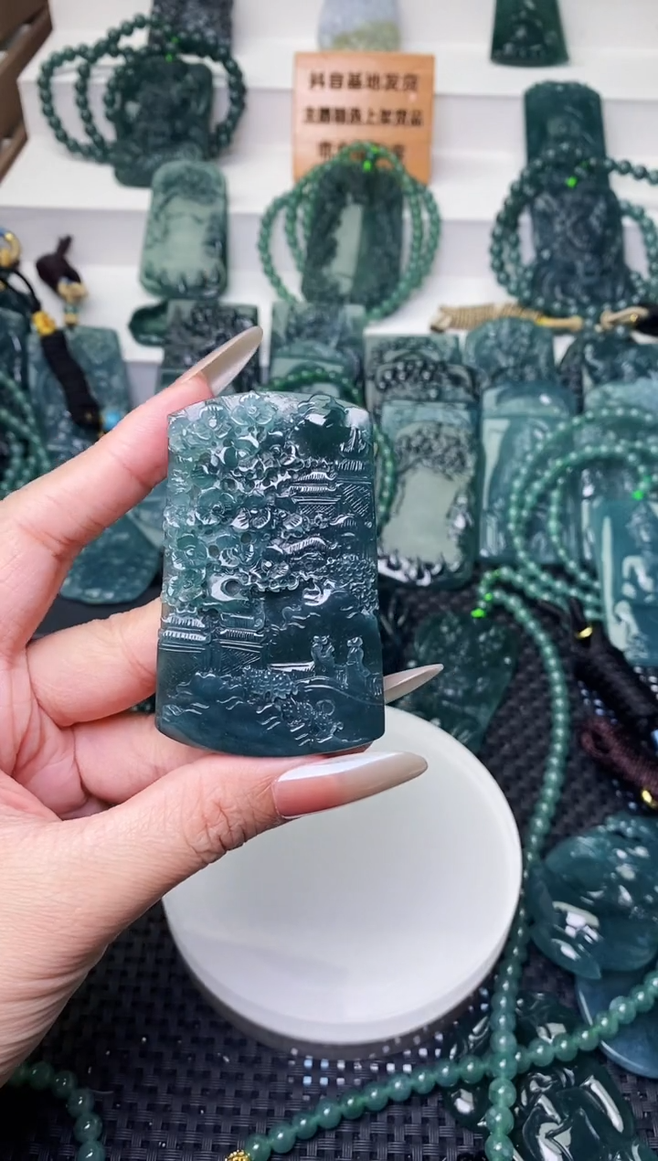 颈饰未镶嵌翡翠1