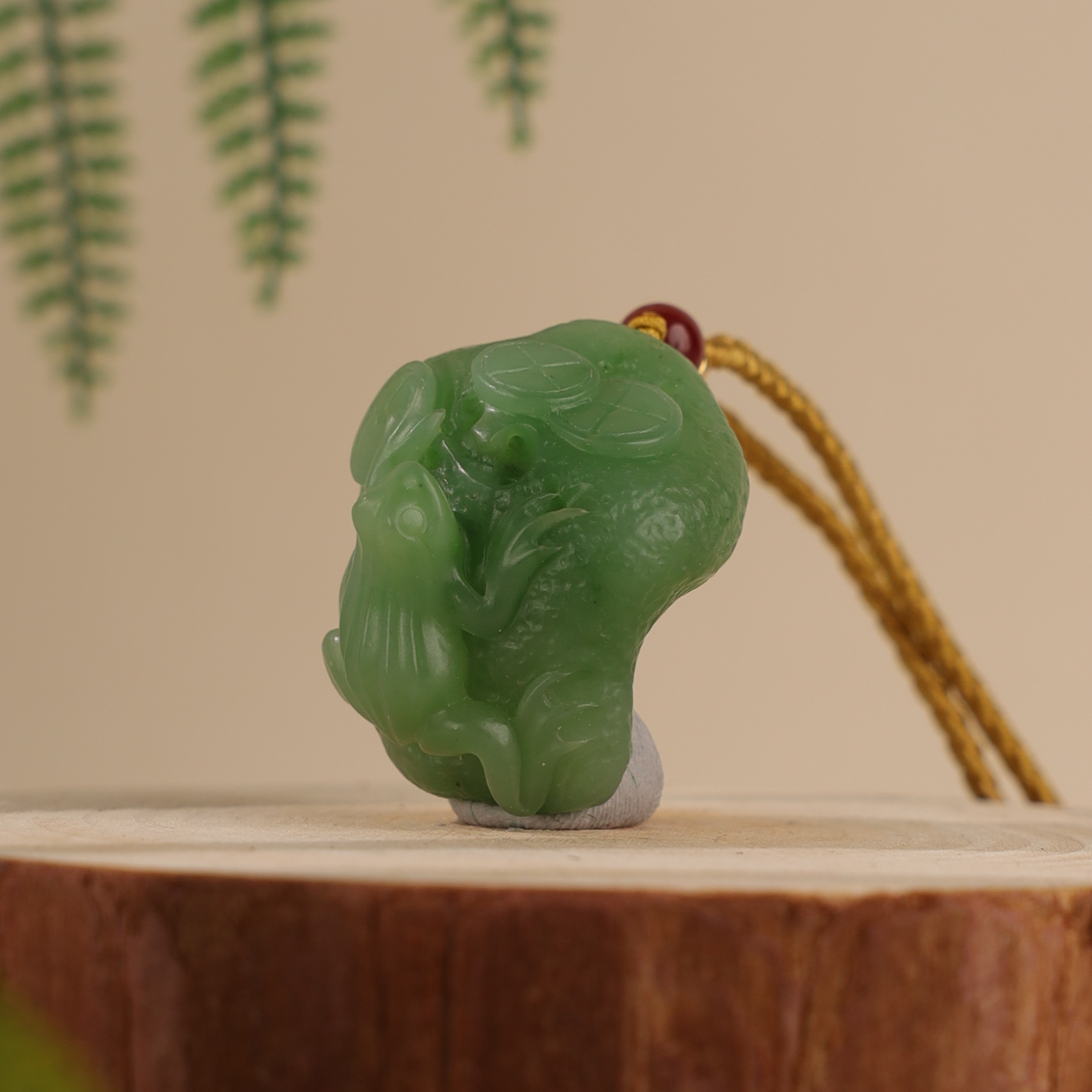 XJ8981二十世纪和田玉青蛙莲蓬挂坠