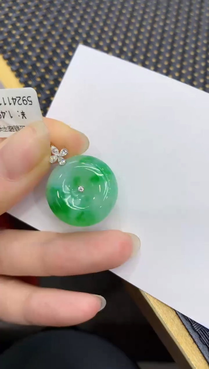 【闪购商品】翡翠颈饰18K金镶嵌8888888888