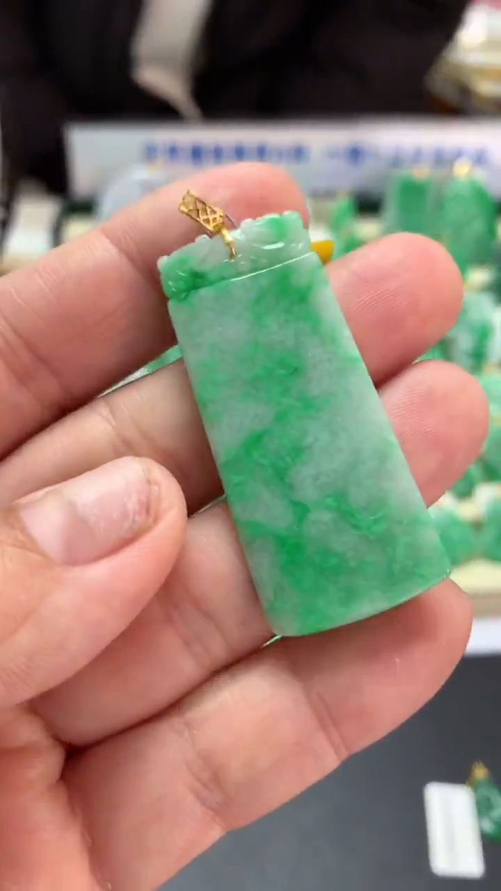 【闪购商品】翡翠吊坠(不含链)18K金镶嵌挂件