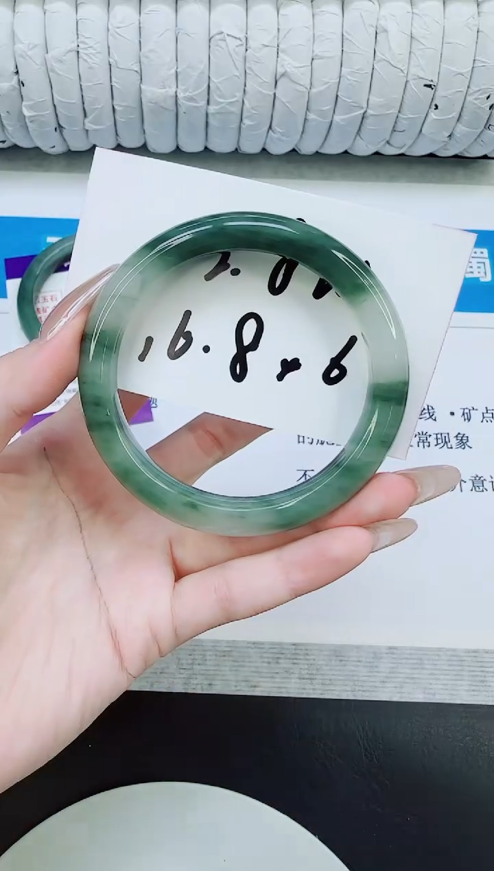 未镶嵌手镯石英质玉330/58