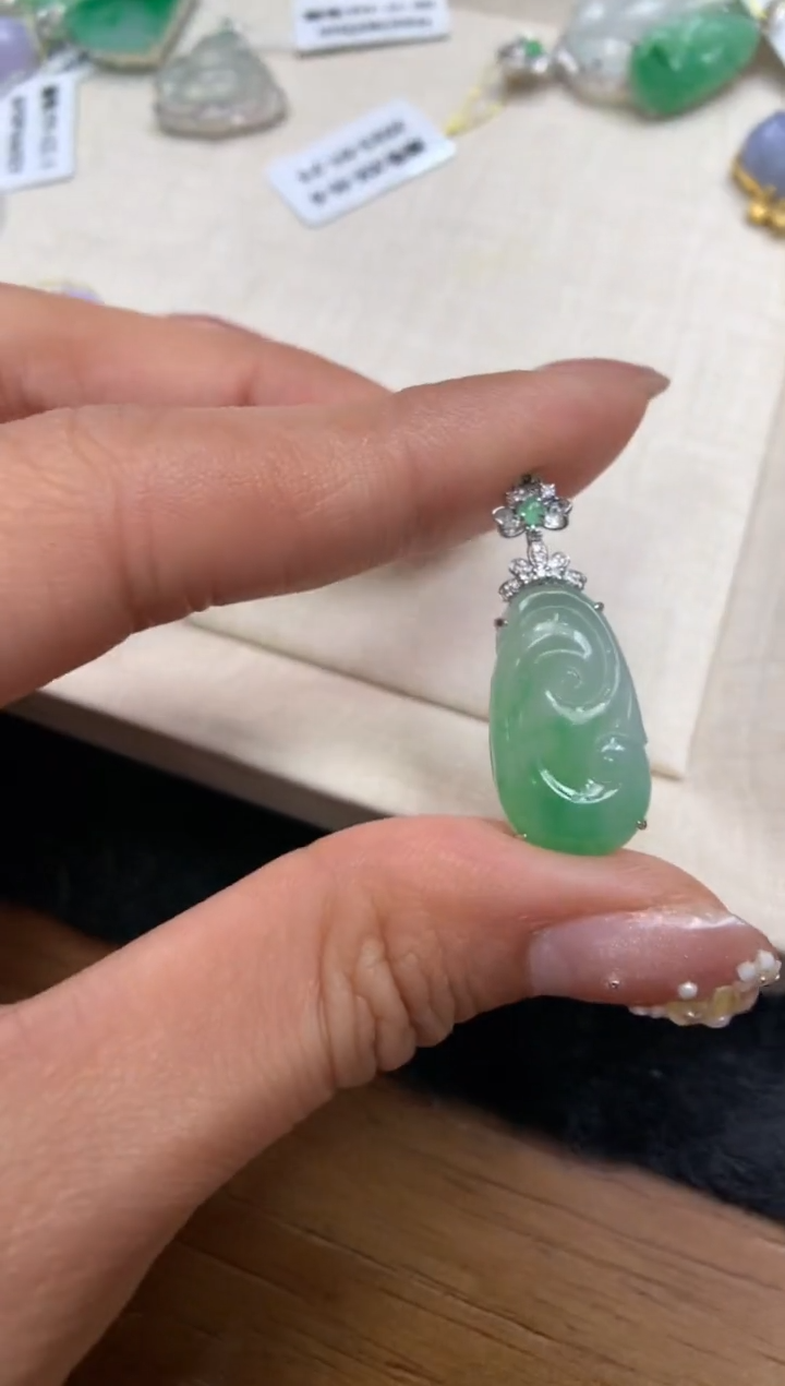 【闪购商品】翡翠颈饰18K金镶嵌如意