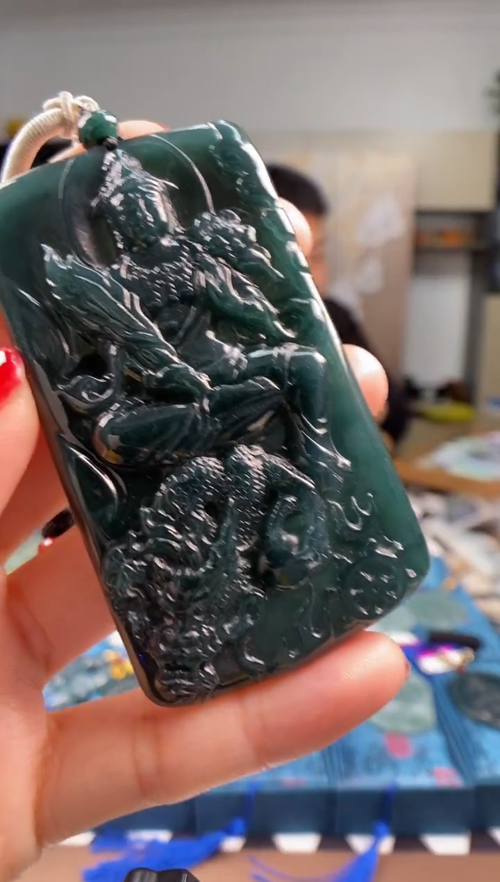 颈饰未镶嵌翡翠 多样性发其一