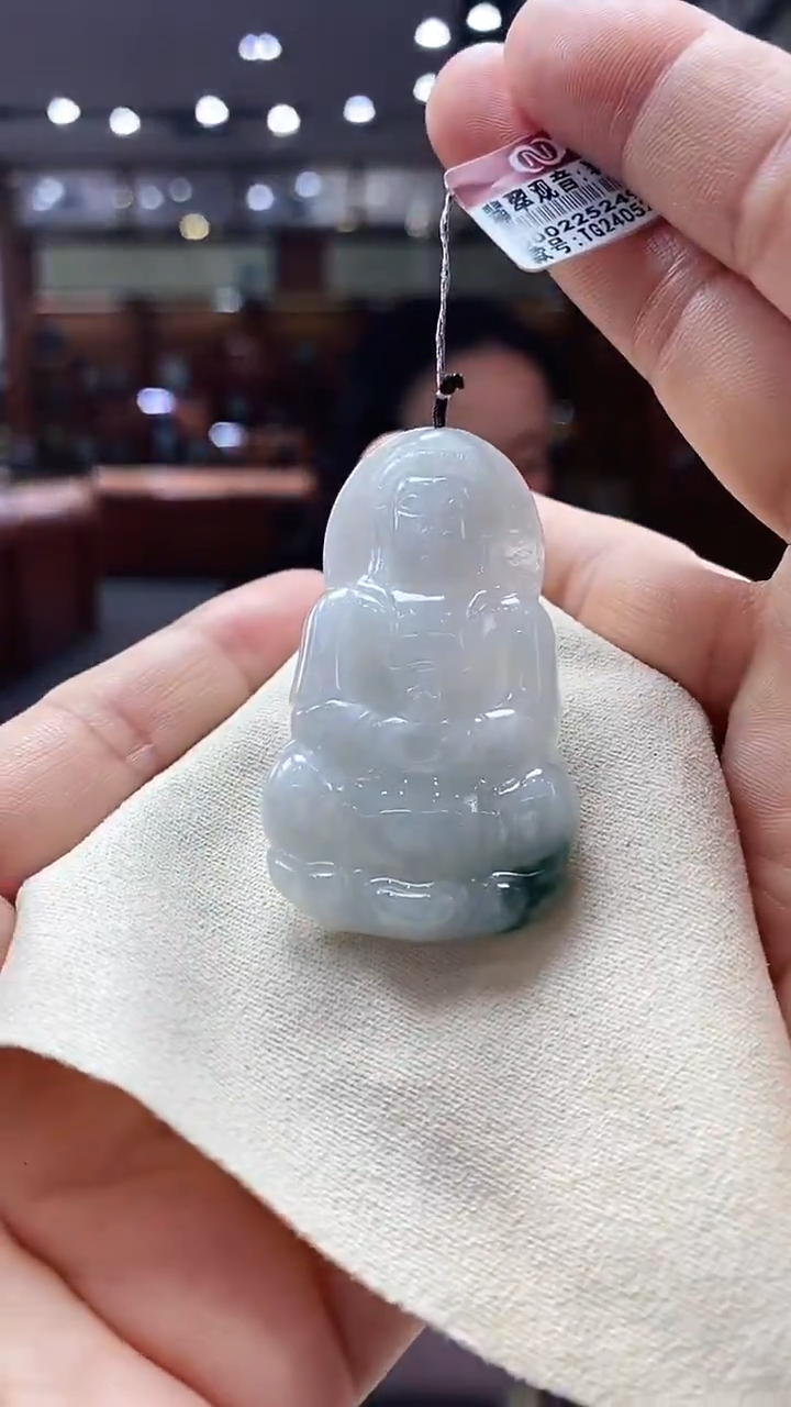 颈饰未镶嵌翡翠观音