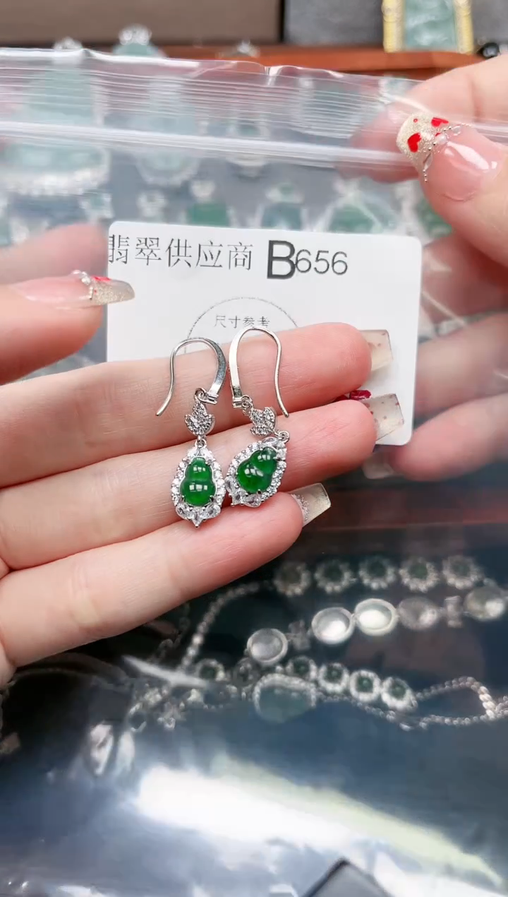 【闪购商品】翡翠颈饰未镶嵌556赠皮绳