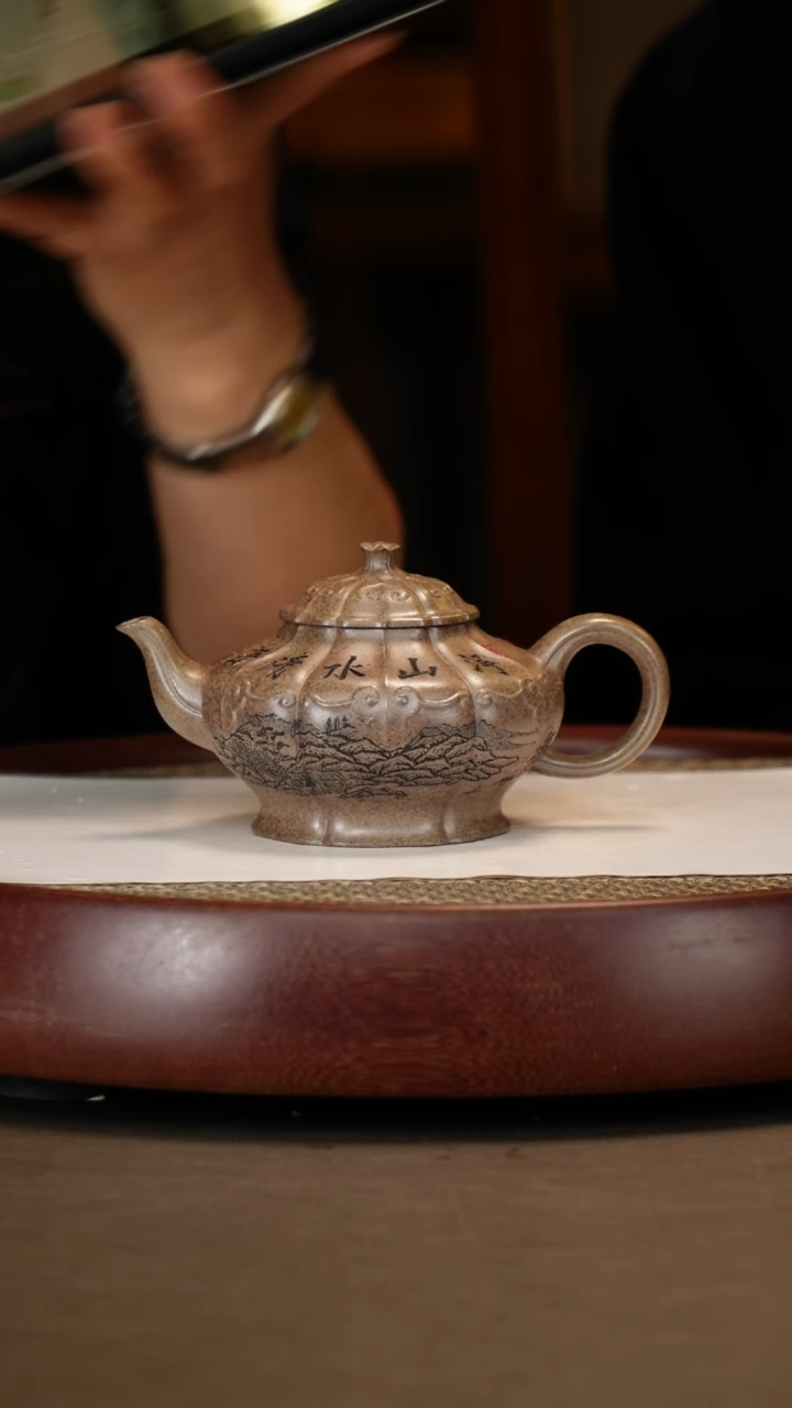 【闪购商品】紫砂茶壶【王芳】梨皮砂筋纹如意  230CC