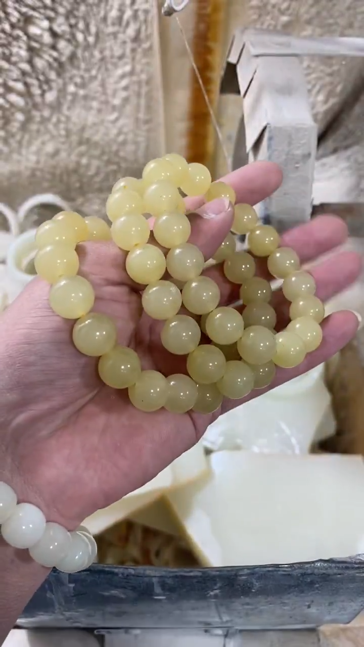 卡12MM透黄手串精美大气  发一条