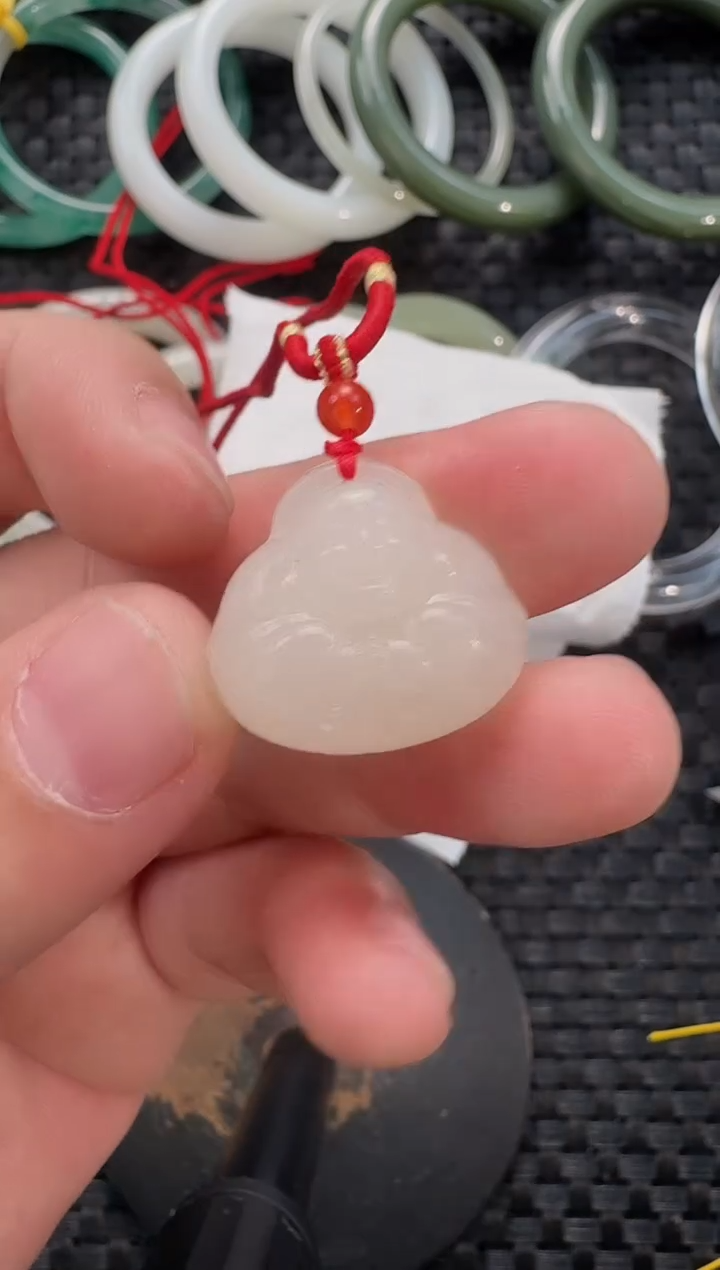 颈饰未镶嵌和田玉藕粉抱抱佛