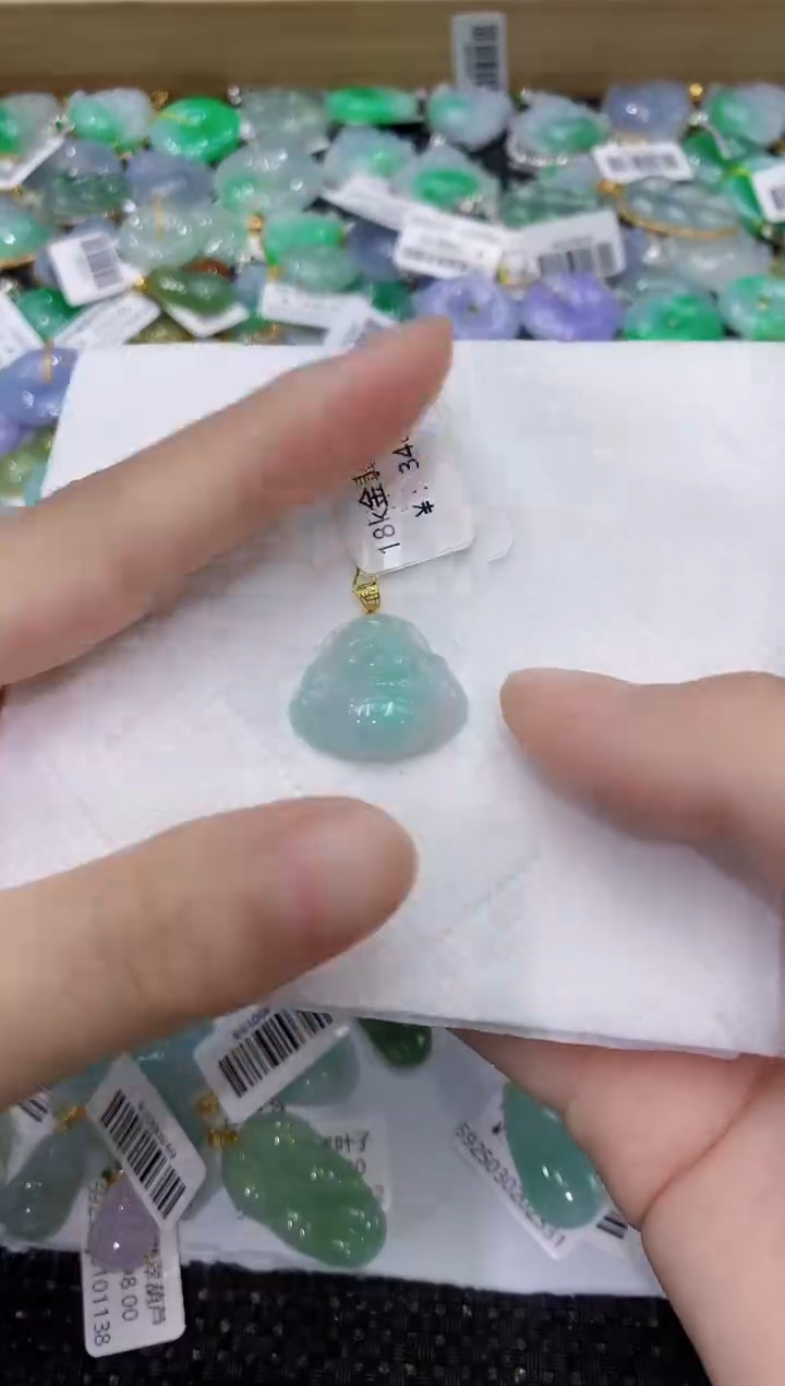 翡翠18K金镶嵌颈饰111111111