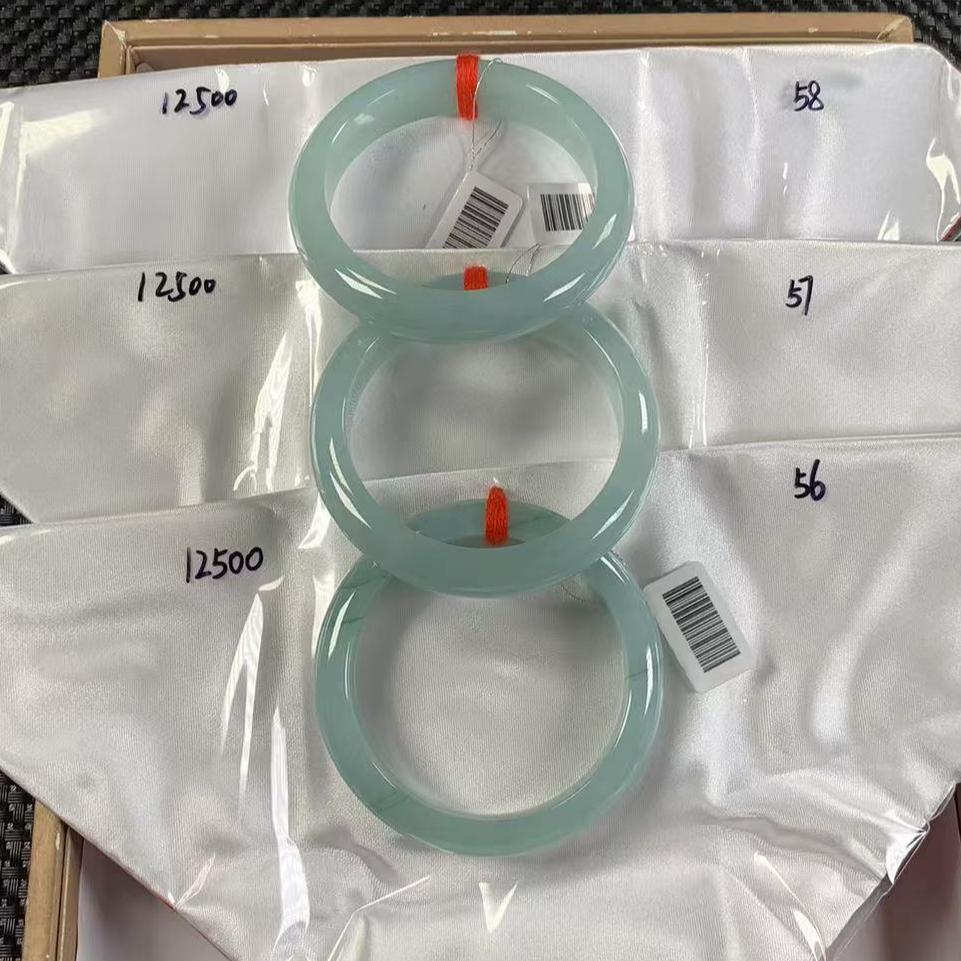 天然缅甸翡翠A货手镯多样性发货，发一件