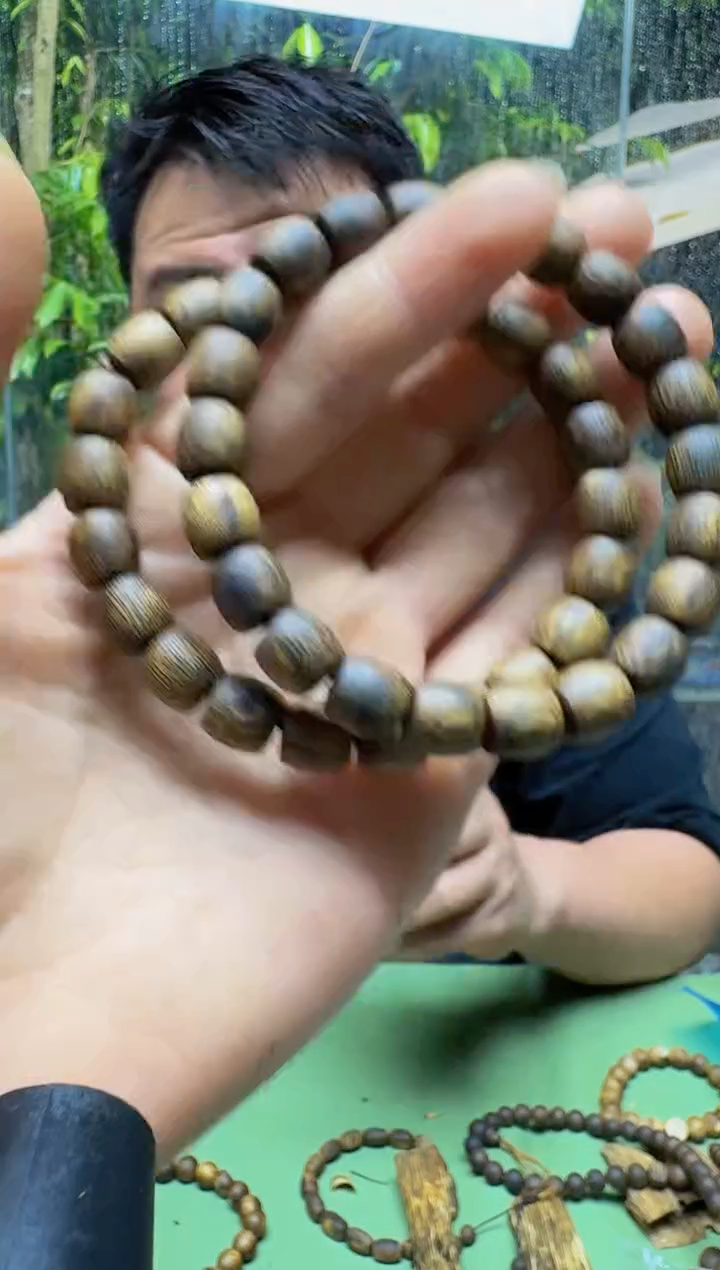 沉香碎屑沉香➕张勺子直纹鼓珠0.8*6多样性发1