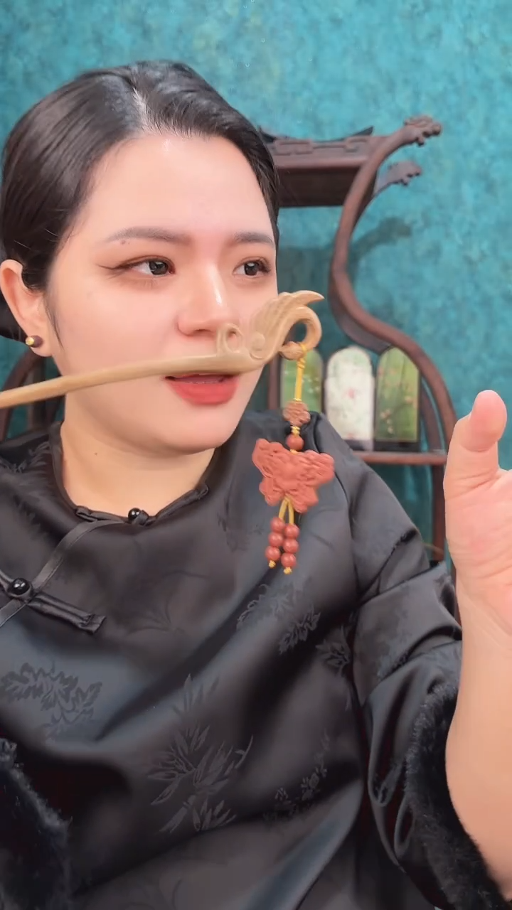 珠串红麝蝴蝶发簪+吊坠