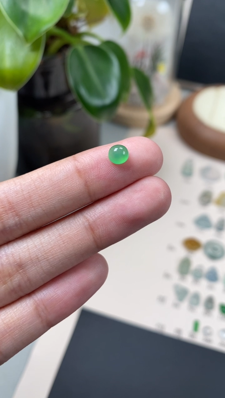 【闪购商品】翡翠颈饰未镶嵌翡翠冰果绿蛋面