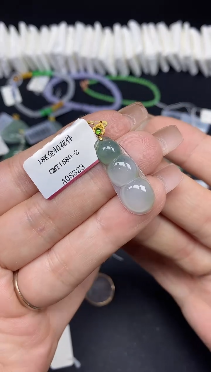 吊坠(不含链)18K金镶嵌翡翠豆子18K金扣镶嵌@@CMT