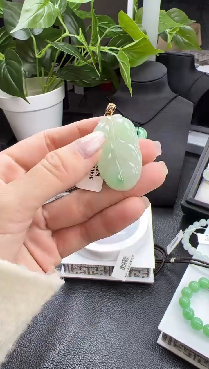 【闪购商品】翡翠颈饰18K金镶嵌树叶