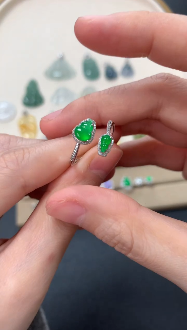 【闪购商品】翡翠戒指18K金镶嵌葫芦戒指3980