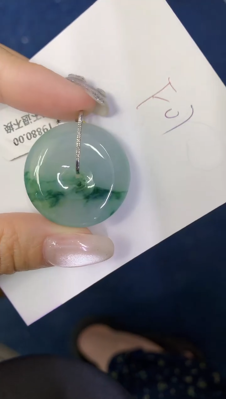 翡翠18K金镶嵌颈饰缅甸天然翡翠A货