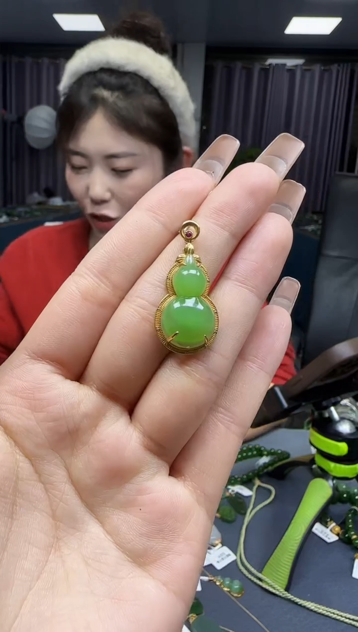 【闪购商品】和田玉挂件18K金镶嵌1