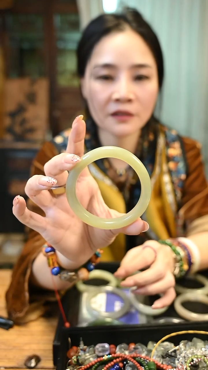 未镶嵌手镯和田玉60圈口