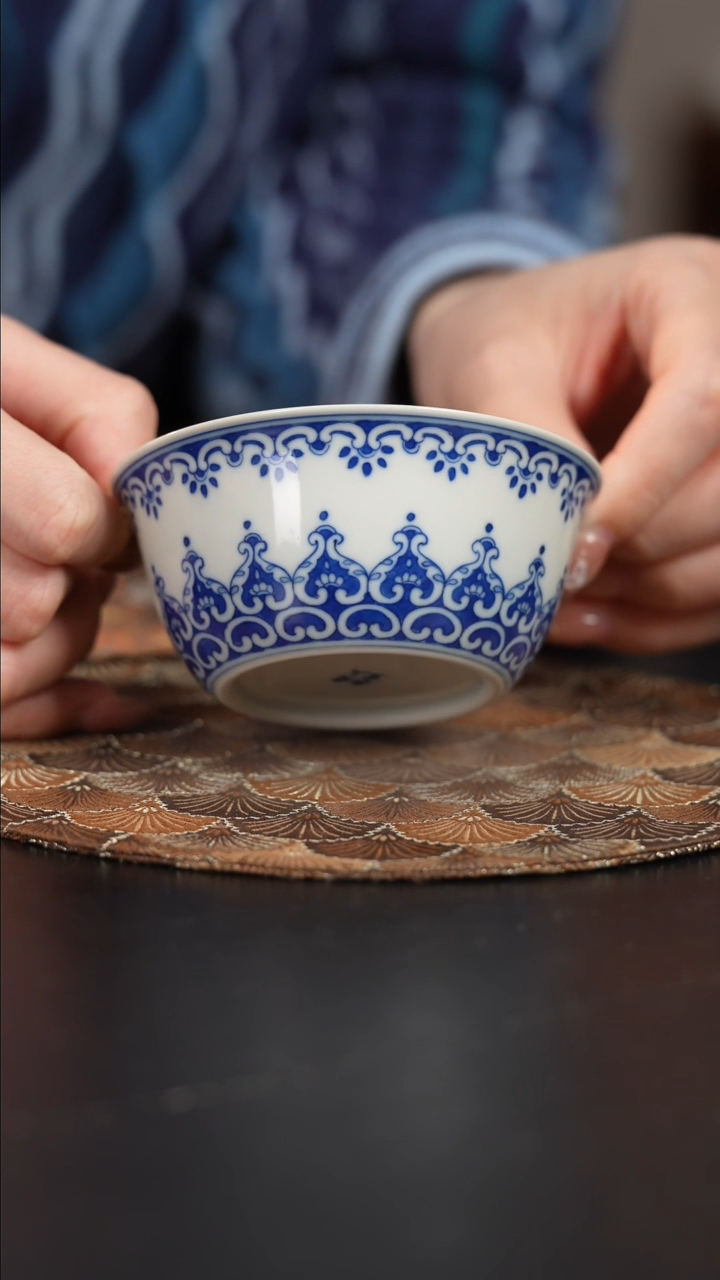 【闪购商品】杯看山柴窑青花图案