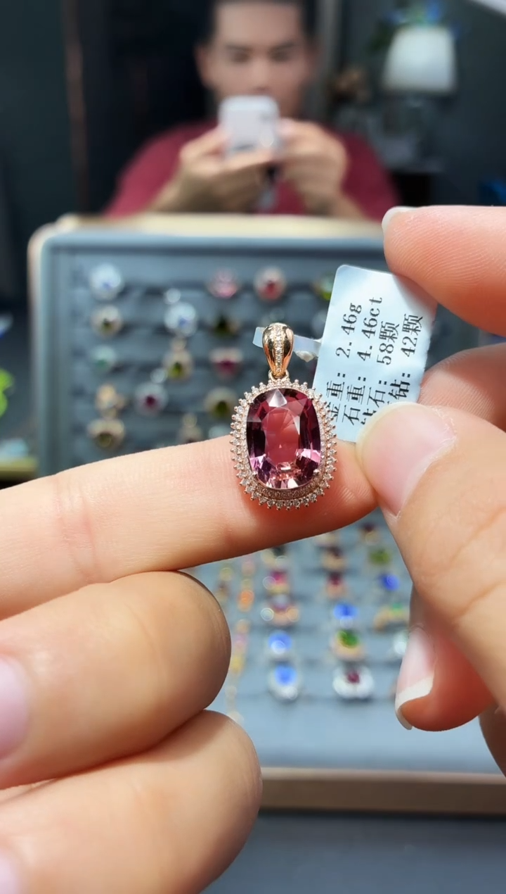 颈饰18K金镶嵌碧玺4.46.