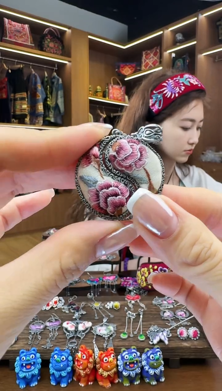 【闪购商品】织绣90黔东南苗族刺绣