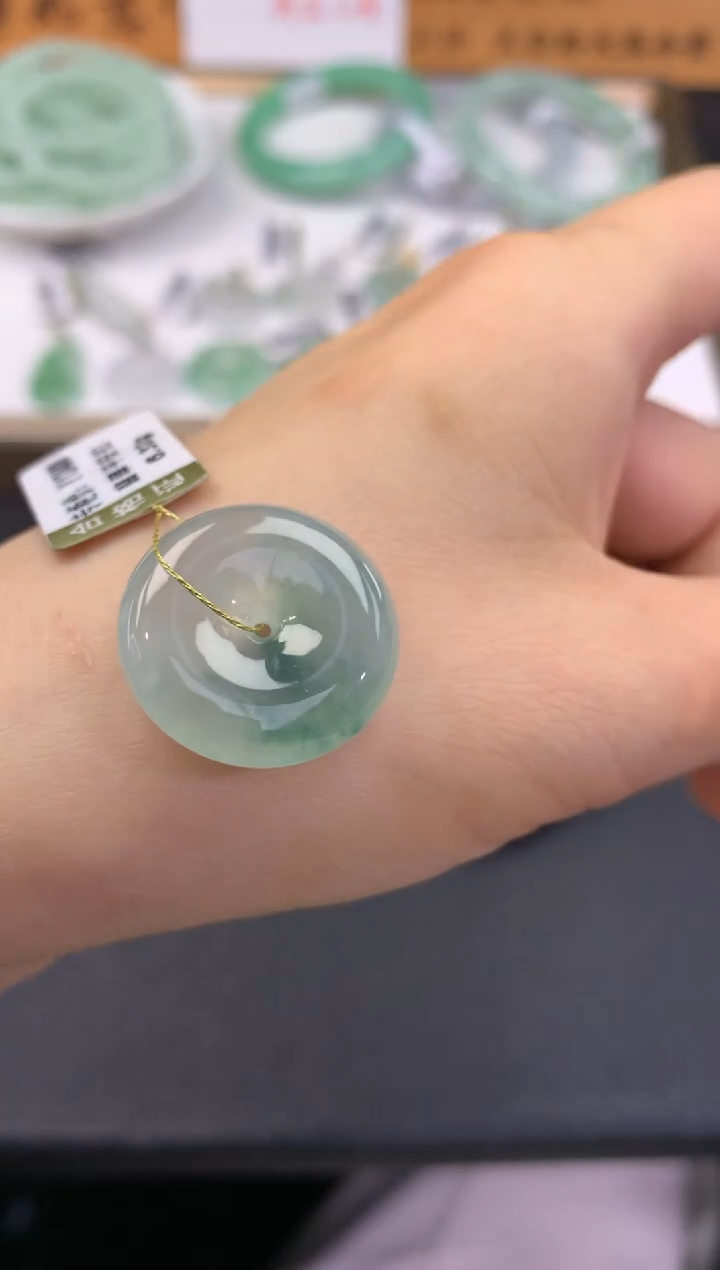 【闪购商品】翡翠颈饰未镶嵌           