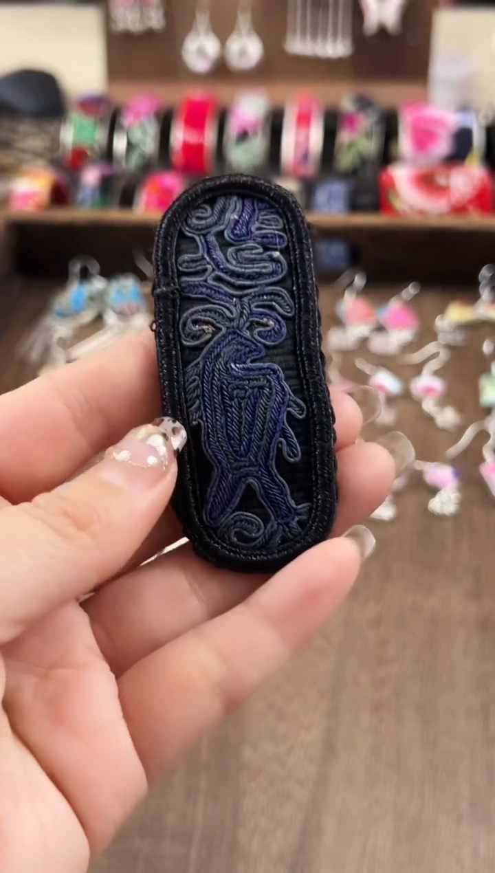 【闪购商品】织绣民族风老绣饰品090