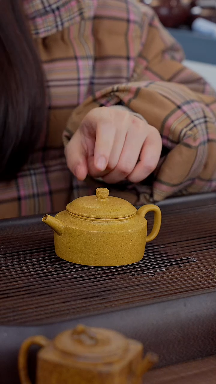 【闪购商品】紫砂茶壶黄金段泥光素德中