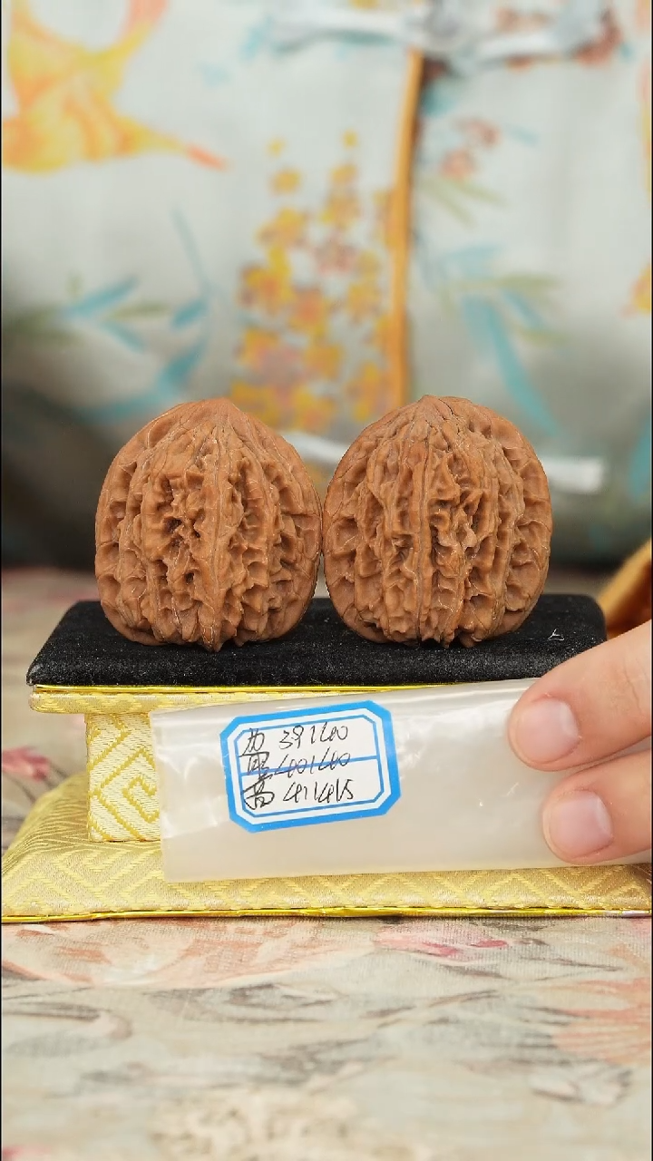 【闪购商品】文玩核桃把件龙纹将军榜