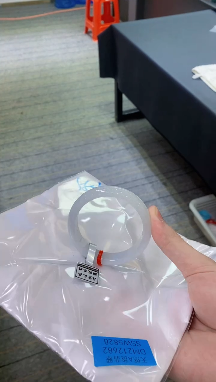 【闪购商品】翡翠手镯未镶嵌             