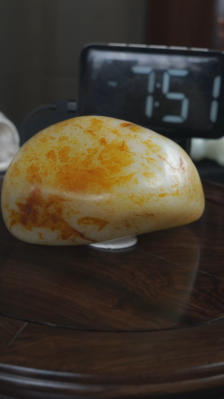 颈饰未镶嵌和田玉春*。和田玉原石