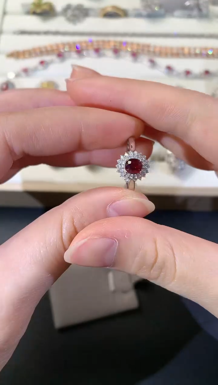 【闪购商品】红宝石戒指18K金镶嵌D69|7800
