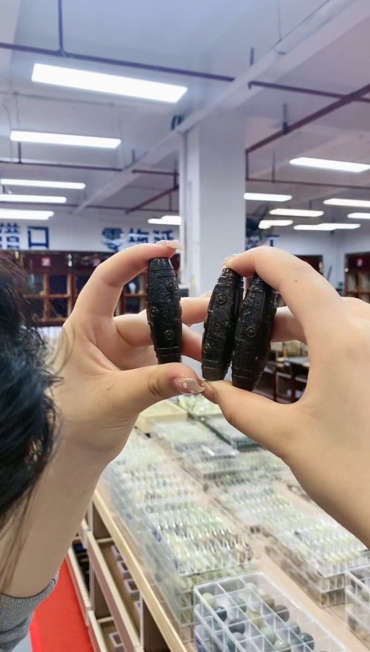 【闪购商品】和田玉挂件未镶嵌糖玉九眼约60mm多样发发一件