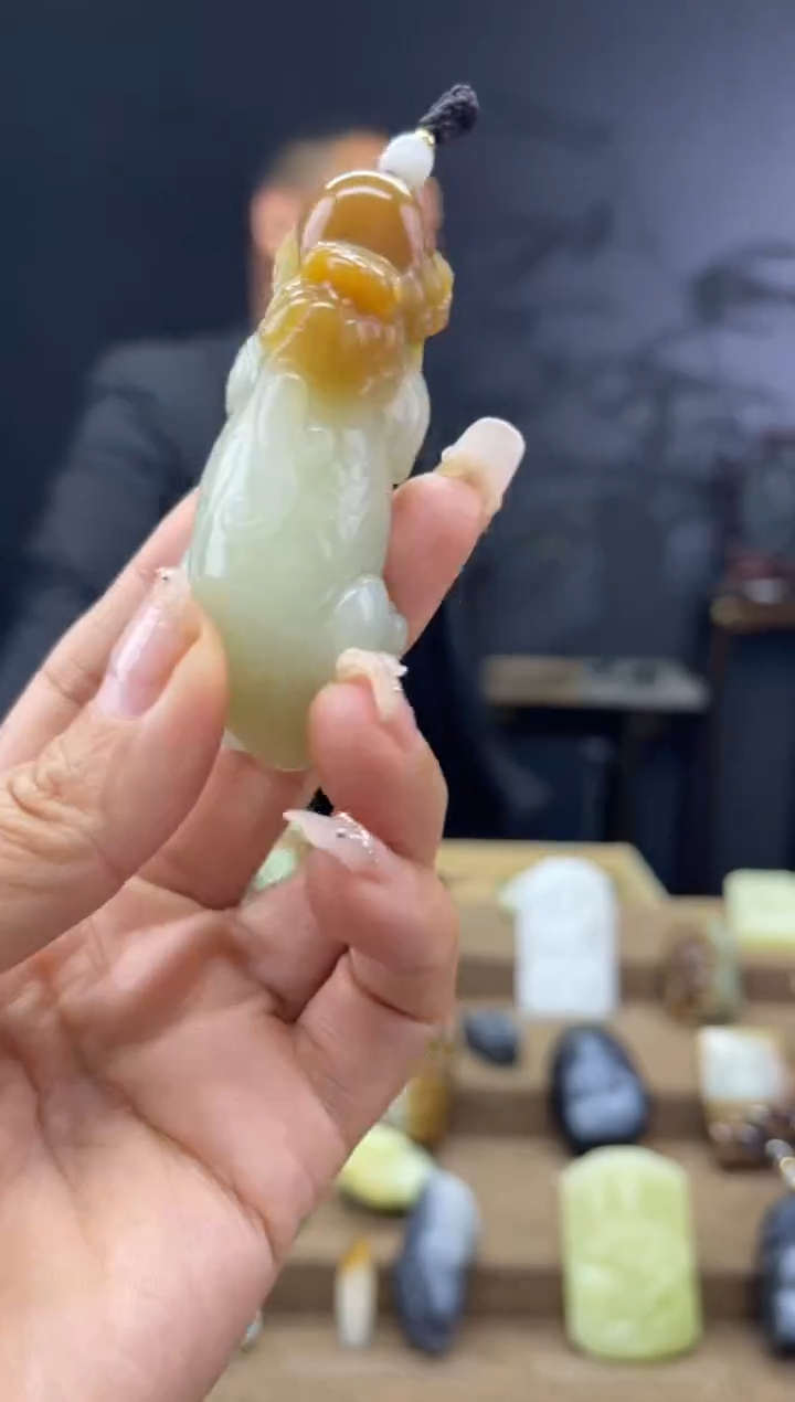 颈饰未镶嵌和田玉1