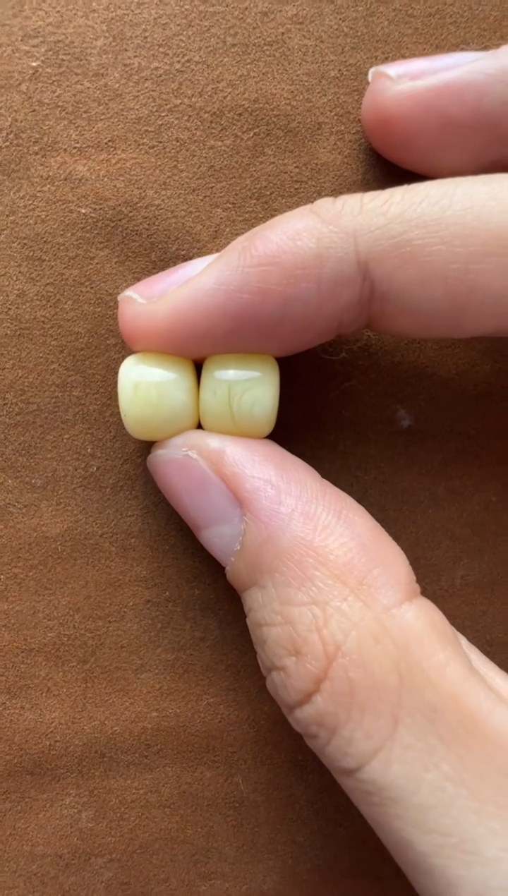 【闪购商品】蜜蜡裸石未镶嵌俄料老型10*8.6mm1.21克