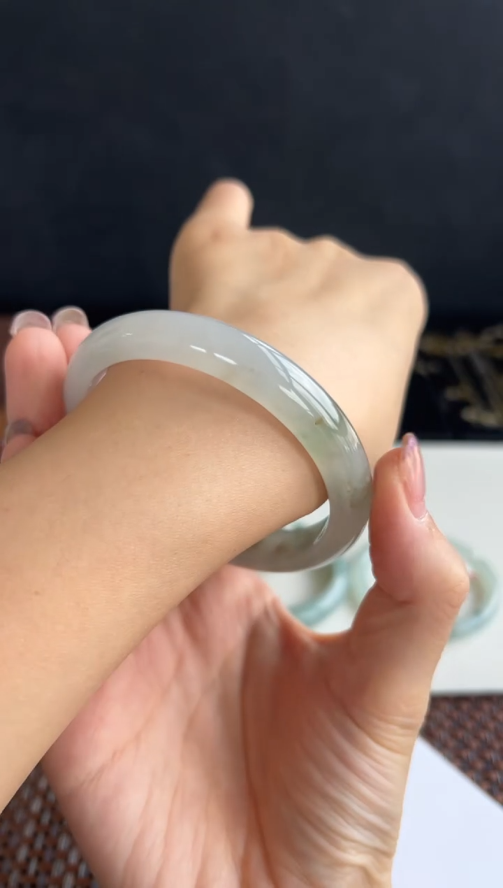 未镶嵌手镯翡翠63号60*10.5*7.9