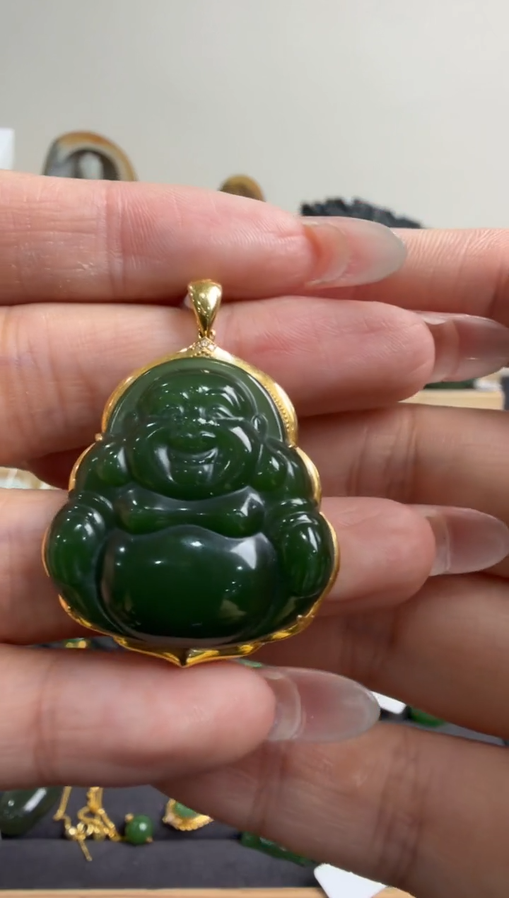 颈饰18K金镶嵌和田玉挂件