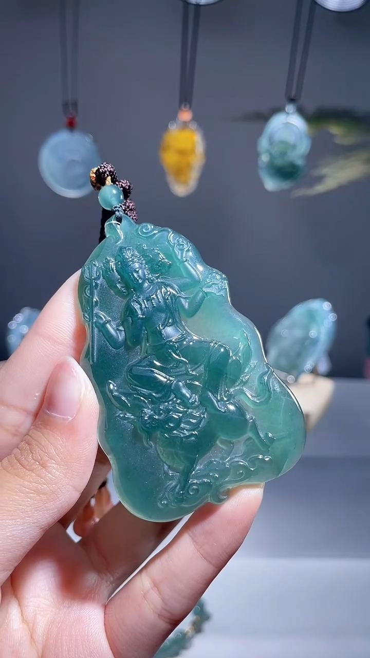 颈饰未镶嵌翡翠观音