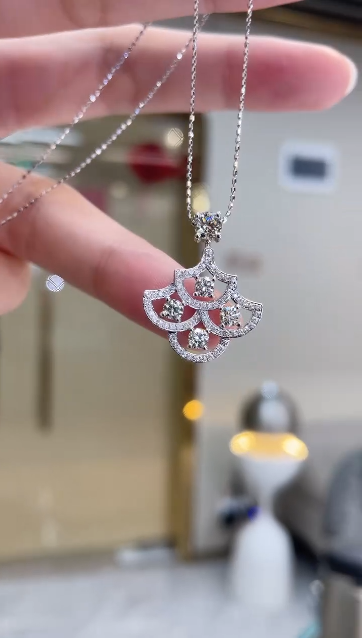 【闪购商品】钻石吊坠（不含链）18K金镶嵌X扇子吊坠