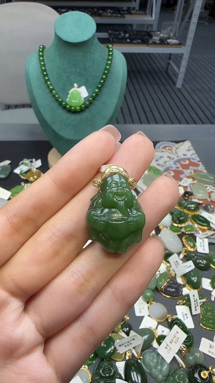 18K金镶嵌和田玉挂件1