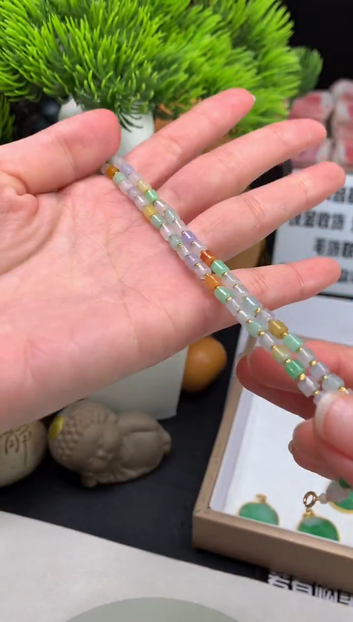 颈饰18K金镶嵌翡翠---125512多样性发其一