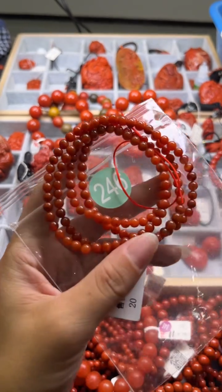 南红玛瑙未镶嵌珠宝奇石246-4+