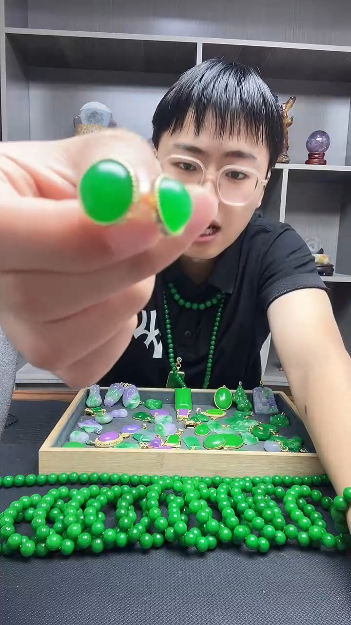 14K金镶嵌翡翠耳钉耳钉