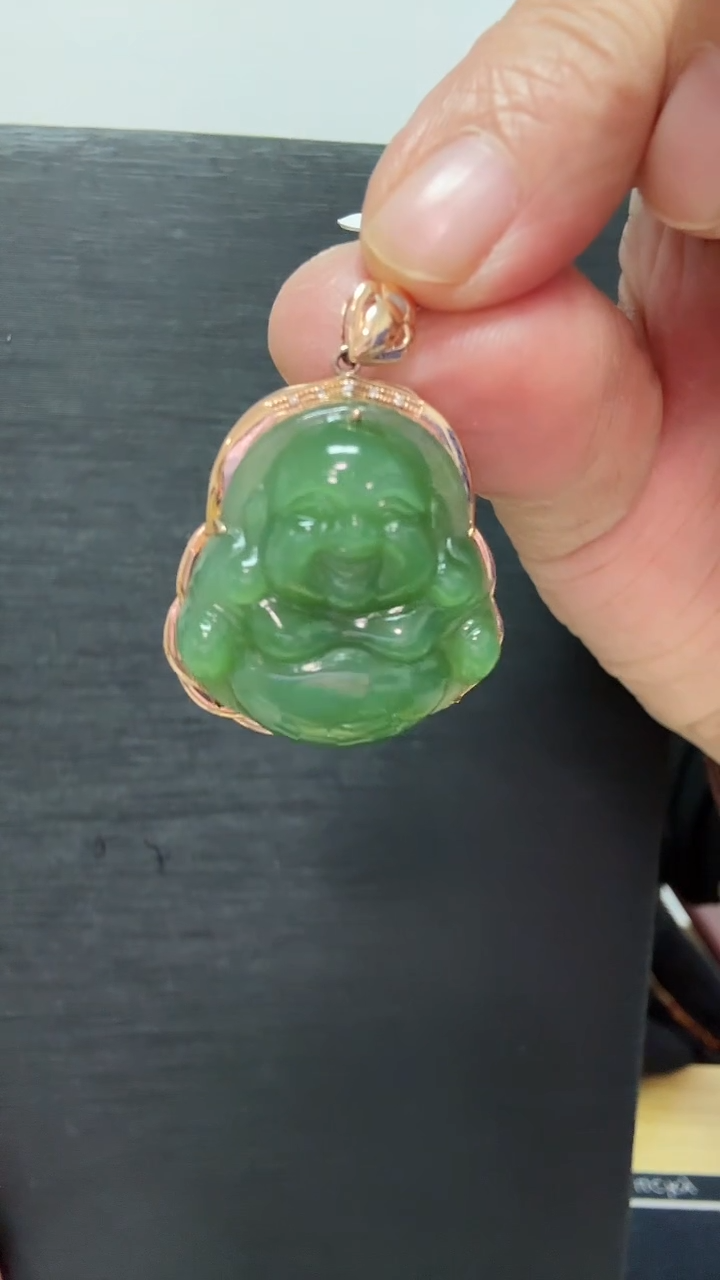 颈饰18K金镶嵌和田玉雅****）挂坠